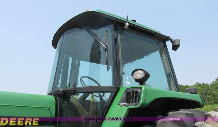 image for item H3269 1994 John Deere 4960 MFWD tractor