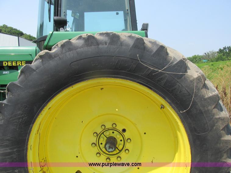 image for item H3269 1994 John Deere 4960 MFWD tractor