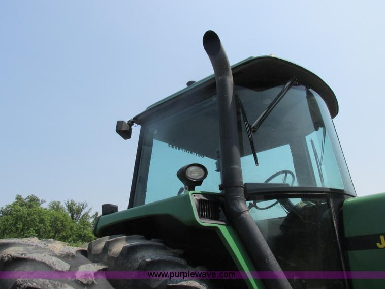 image for item H3269 1994 John Deere 4960 MFWD tractor