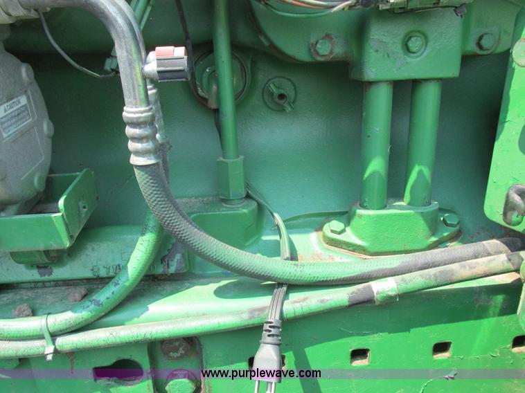 image for item H3269 1994 John Deere 4960 MFWD tractor
