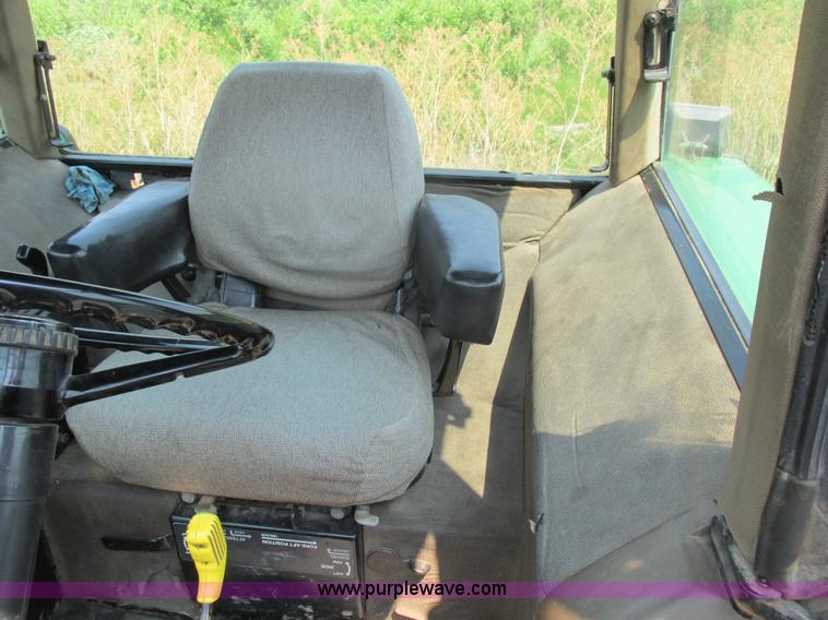 image for item H3269 1994 John Deere 4960 MFWD tractor