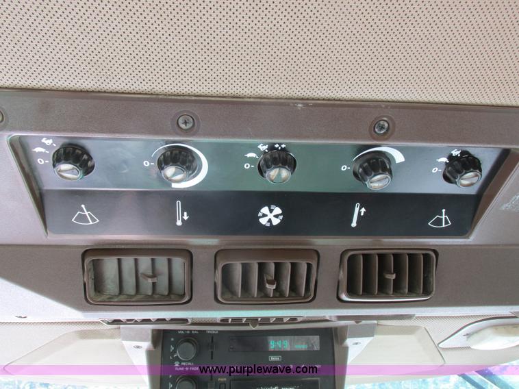 image for item H3269 1994 John Deere 4960 MFWD tractor