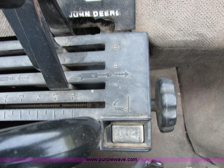 image for item H3269 1994 John Deere 4960 MFWD tractor