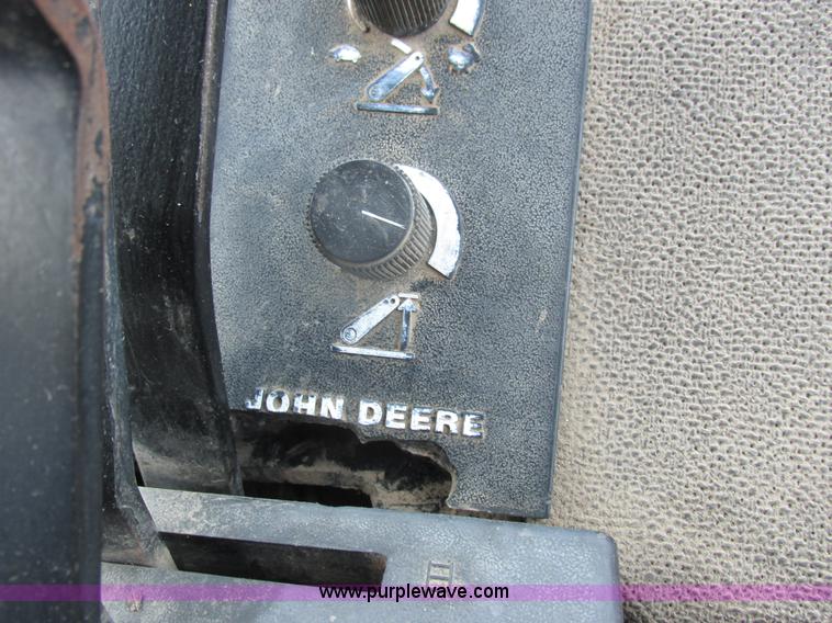 image for item H3269 1994 John Deere 4960 MFWD tractor