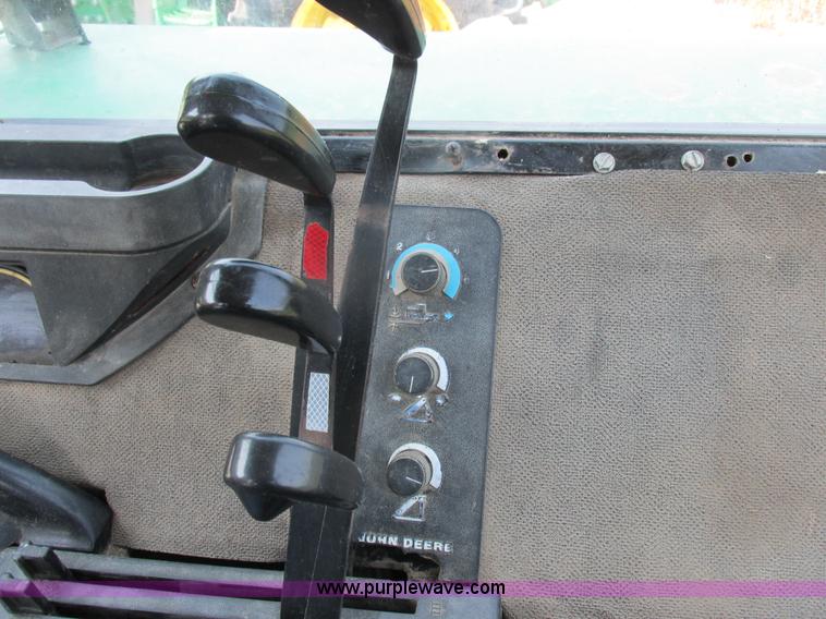 image for item H3269 1994 John Deere 4960 MFWD tractor