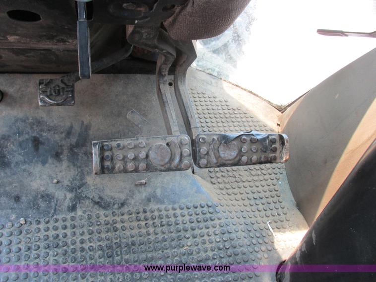 image for item H3269 1994 John Deere 4960 MFWD tractor