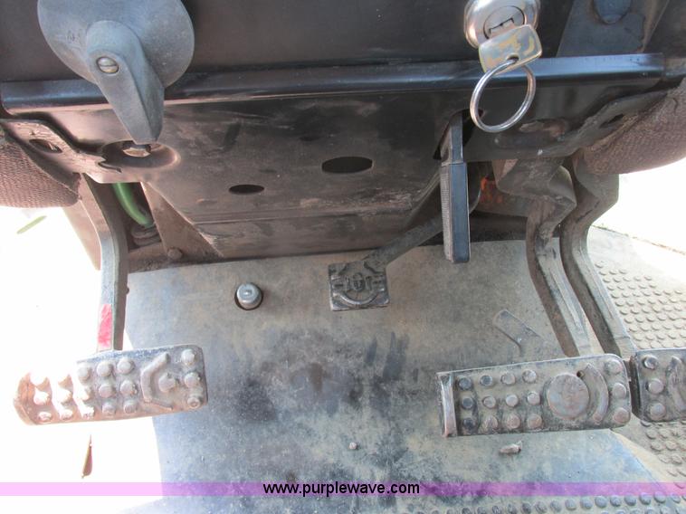 image for item H3269 1994 John Deere 4960 MFWD tractor