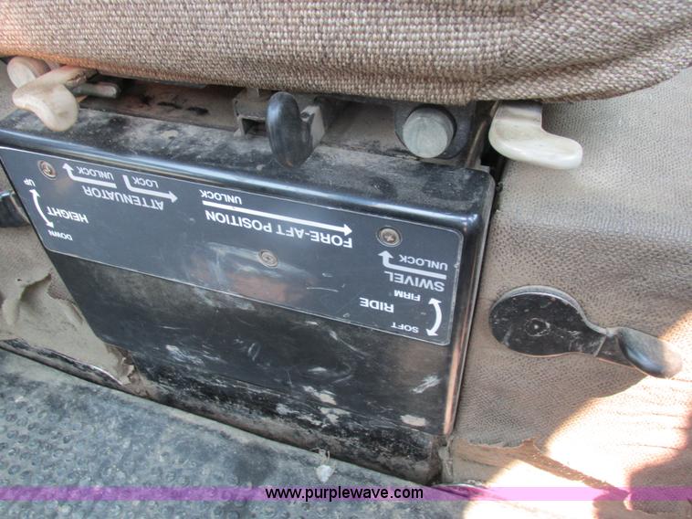 image for item H3269 1994 John Deere 4960 MFWD tractor