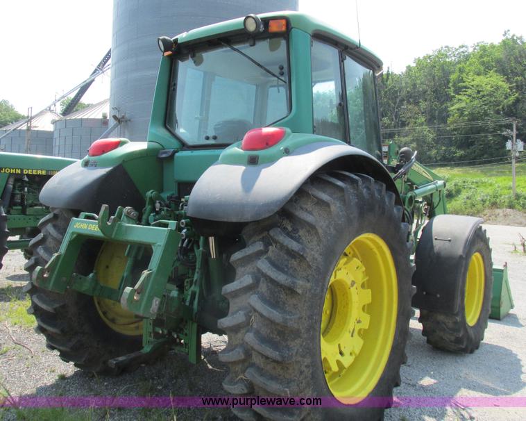 image for item H3270 2005 John Deere 7220 tractor
