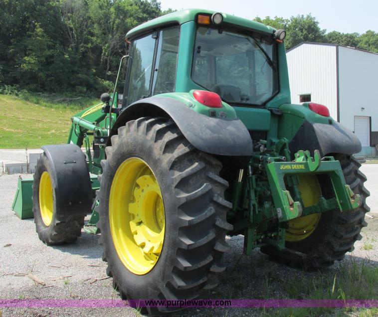 image for item H3270 2005 John Deere 7220 tractor