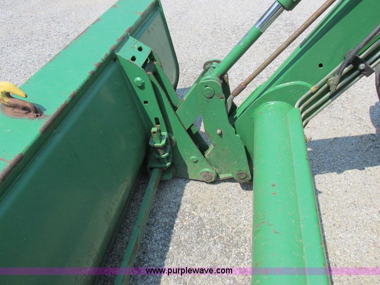 image for item H3270 2005 John Deere 7220 tractor