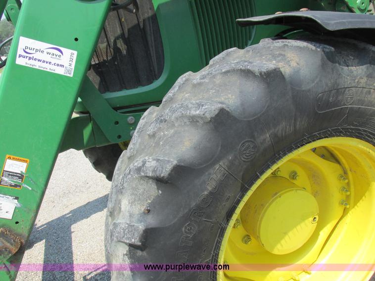 image for item H3270 2005 John Deere 7220 tractor