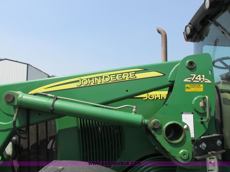 image for item H3270 2005 John Deere 7220 tractor