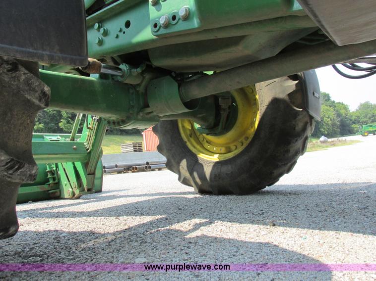 image for item H3270 2005 John Deere 7220 tractor