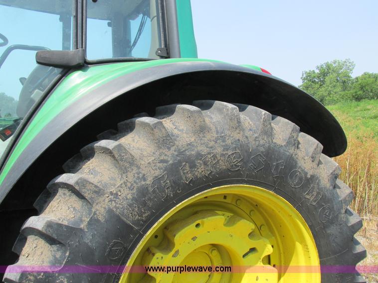 image for item H3270 2005 John Deere 7220 tractor