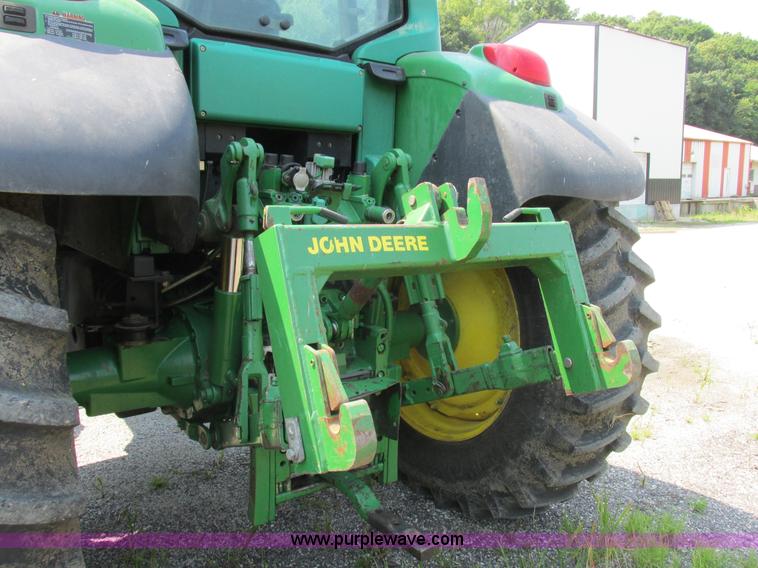 image for item H3270 2005 John Deere 7220 tractor