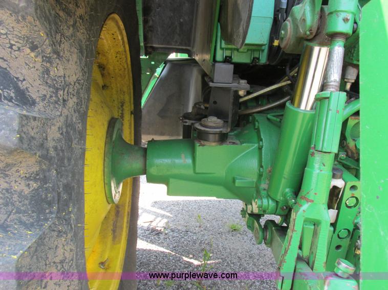 image for item H3270 2005 John Deere 7220 tractor