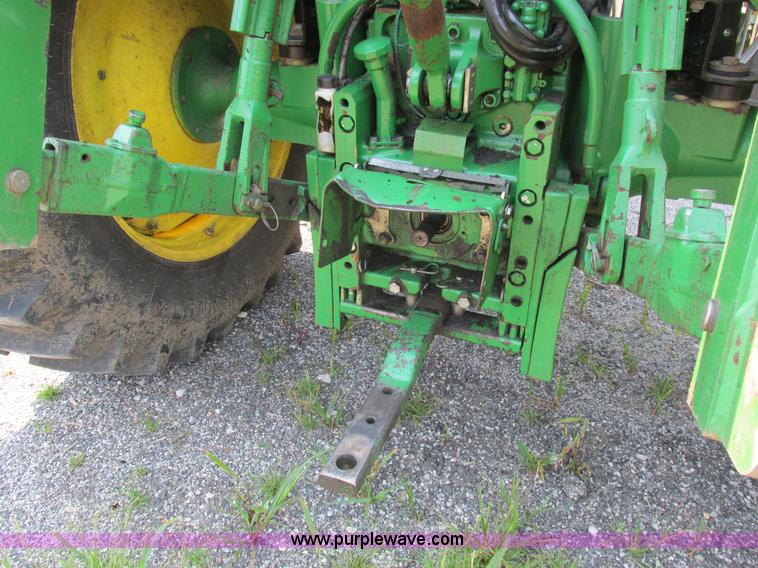 image for item H3270 2005 John Deere 7220 tractor