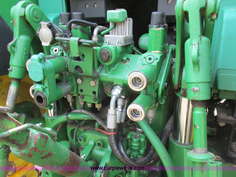 image for item H3270 2005 John Deere 7220 tractor