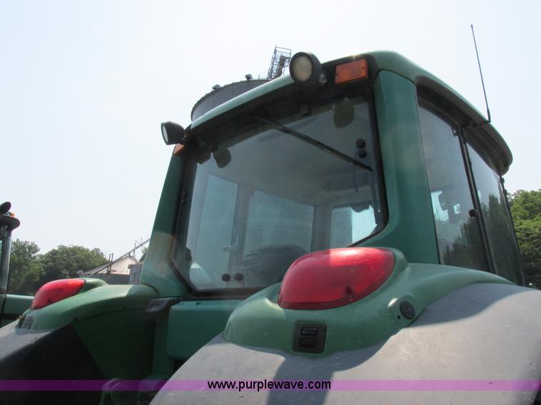 image for item H3270 2005 John Deere 7220 tractor