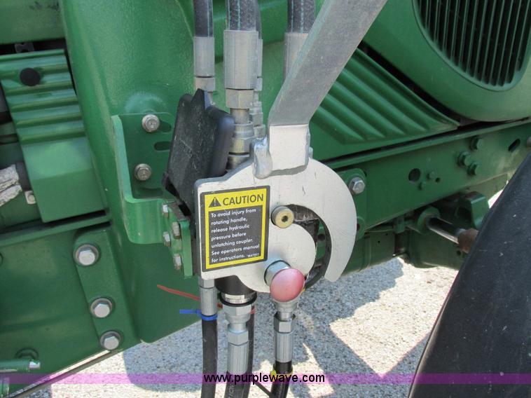 image for item H3270 2005 John Deere 7220 tractor