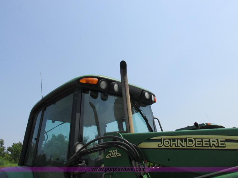 image for item H3270 2005 John Deere 7220 tractor