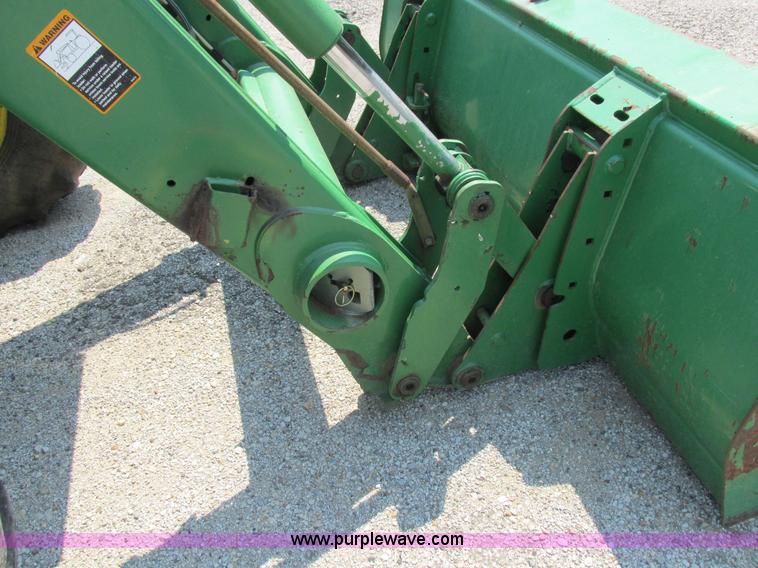 image for item H3270 2005 John Deere 7220 tractor