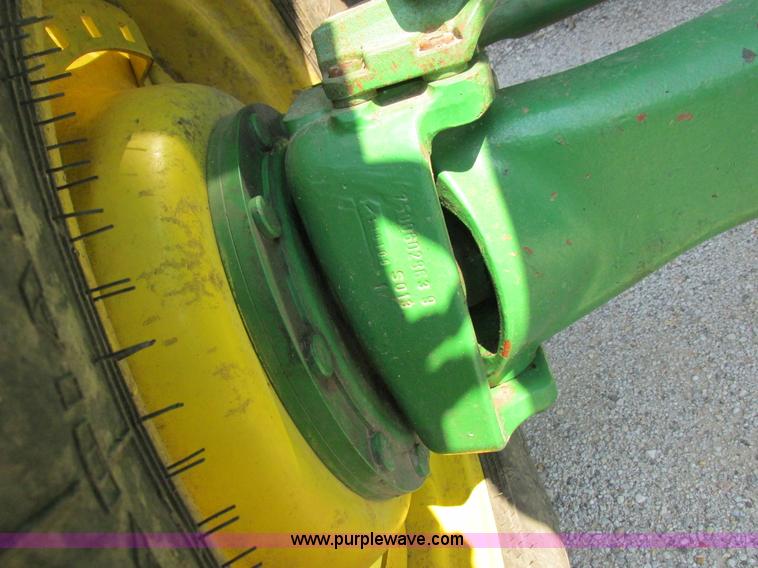 image for item H3270 2005 John Deere 7220 tractor