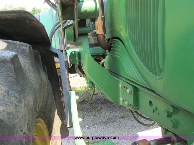 image for item H3270 2005 John Deere 7220 tractor