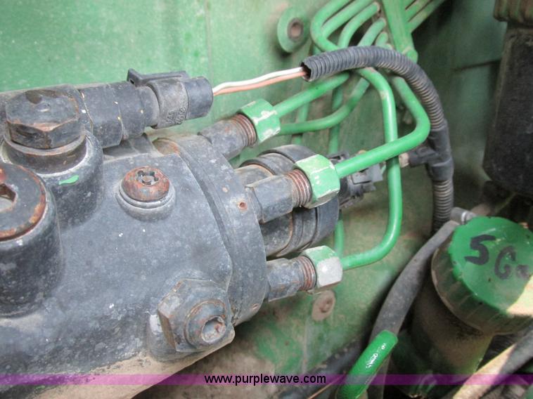 image for item H3270 2005 John Deere 7220 tractor