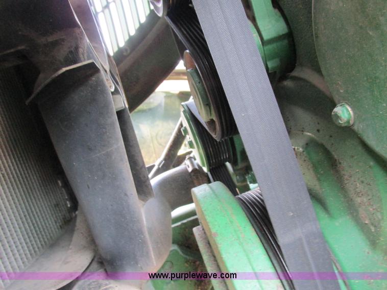 image for item H3270 2005 John Deere 7220 tractor