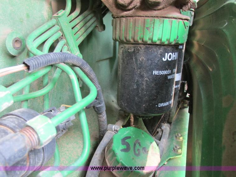 image for item H3270 2005 John Deere 7220 tractor