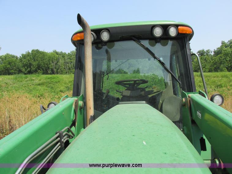 image for item H3270 2005 John Deere 7220 tractor