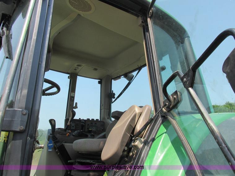 image for item H3270 2005 John Deere 7220 tractor