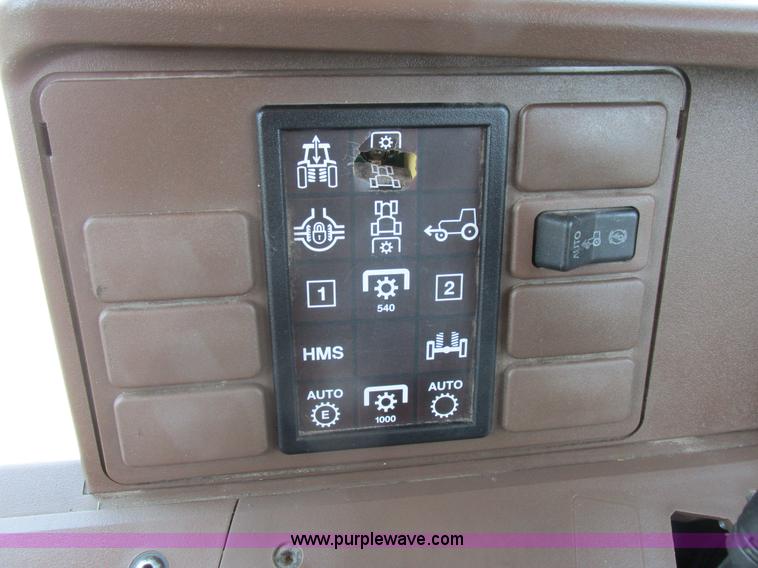 image for item H3270 2005 John Deere 7220 tractor