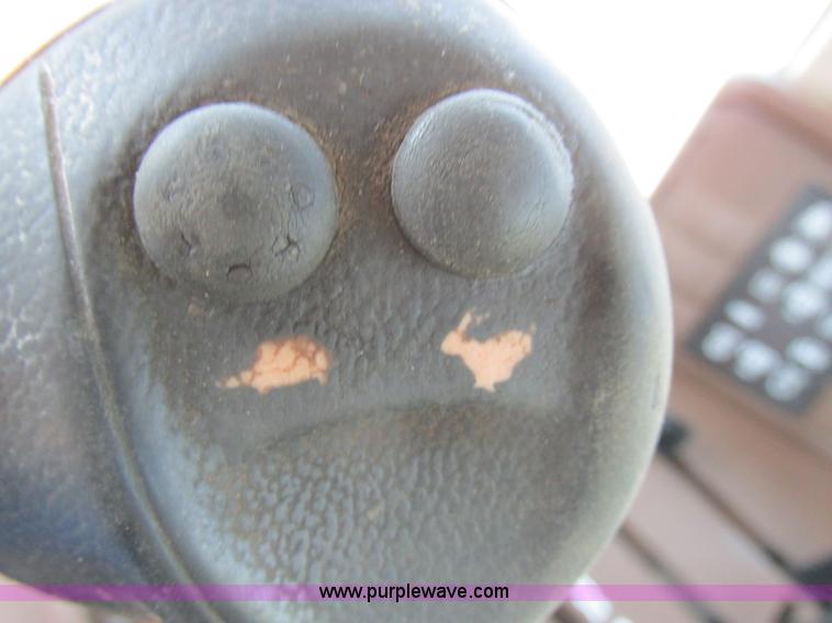 image for item H3270 2005 John Deere 7220 tractor