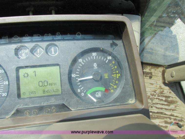 image for item H3270 2005 John Deere 7220 tractor