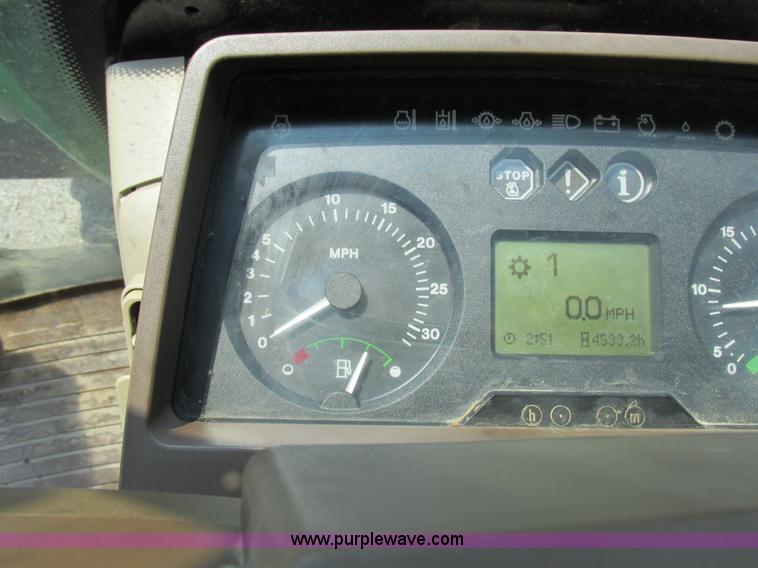 image for item H3270 2005 John Deere 7220 tractor