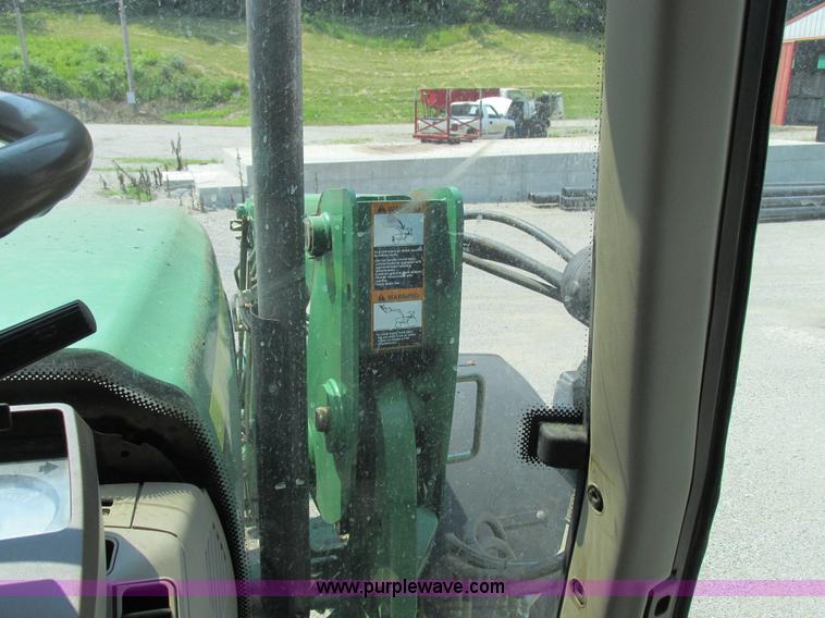image for item H3270 2005 John Deere 7220 tractor