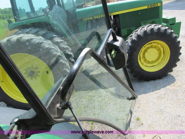 image for item H3270 2005 John Deere 7220 tractor