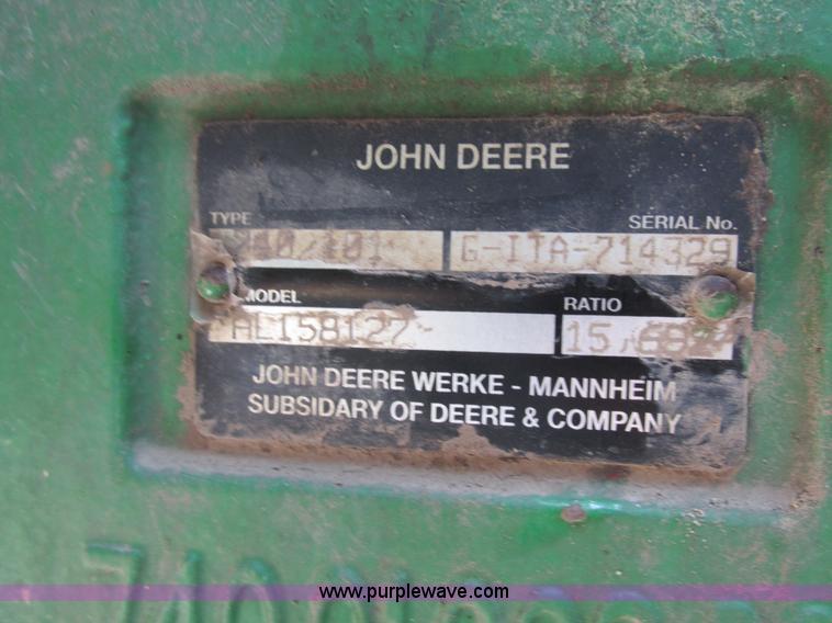image for item H3270 2005 John Deere 7220 tractor