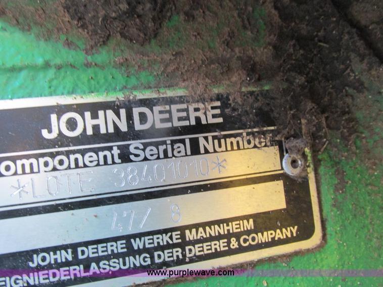 image for item H3270 2005 John Deere 7220 tractor