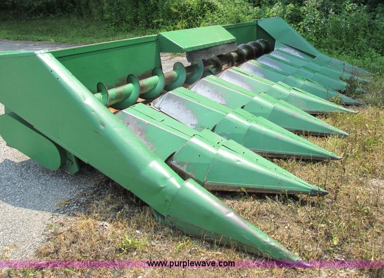 image for item H3271 John Deere corn head