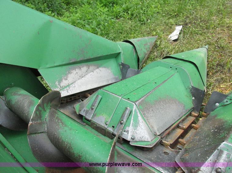image for item H3271 John Deere corn head
