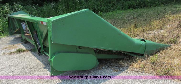 image for item H3271 John Deere corn head