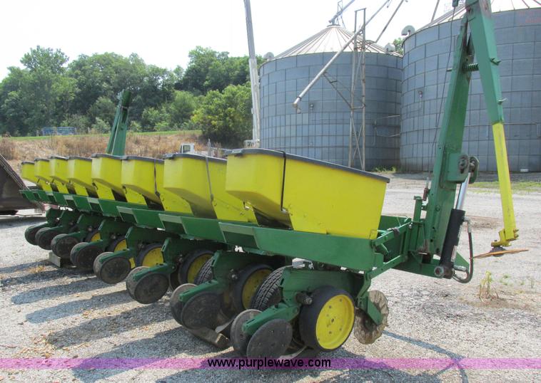 image for item H3281 John Deere 7000 planter