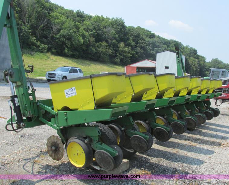 image for item H3281 John Deere 7000 planter
