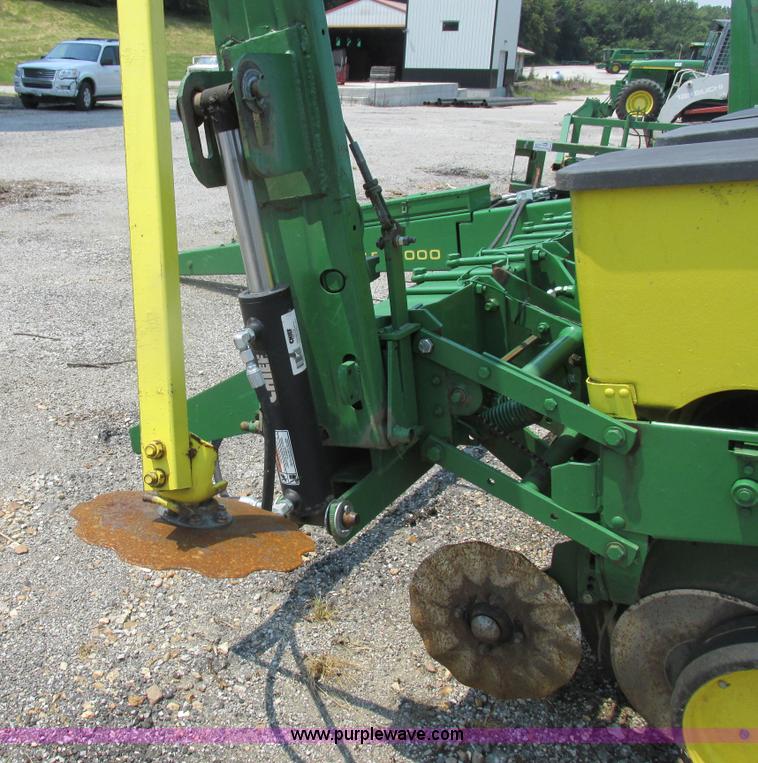 image for item H3281 John Deere 7000 planter
