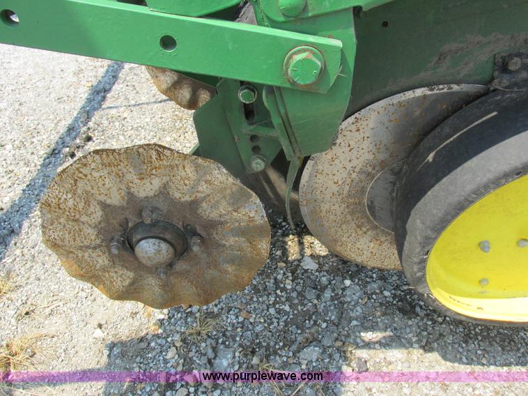 image for item H3281 John Deere 7000 planter