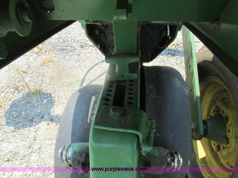 image for item H3281 John Deere 7000 planter